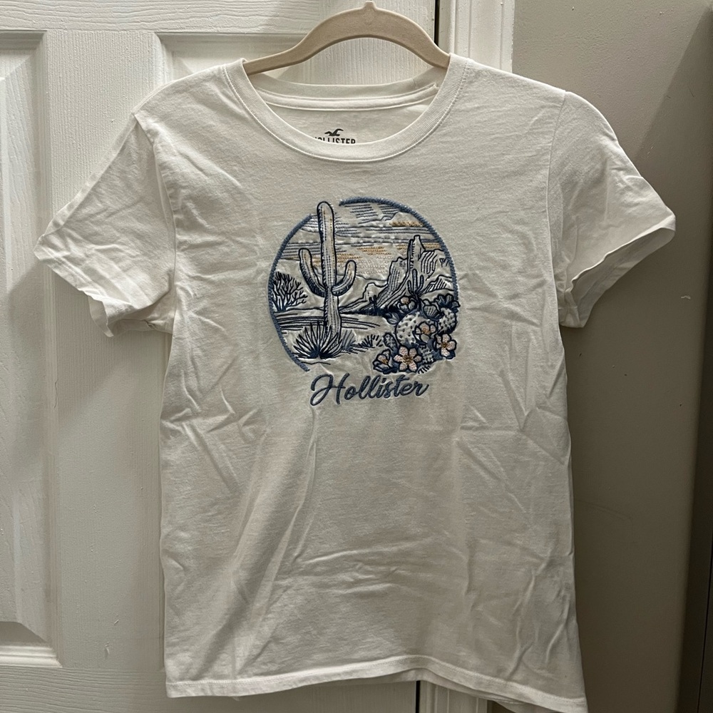 Hollister Classic T-Shirt. Size Small. White with an embroidered landscape.